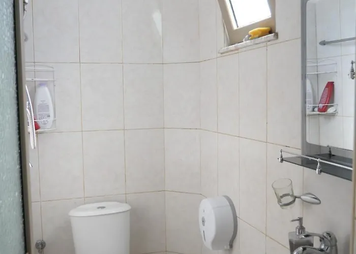 House - Bedroom For 5 People - 1st Floor - A Velipojë