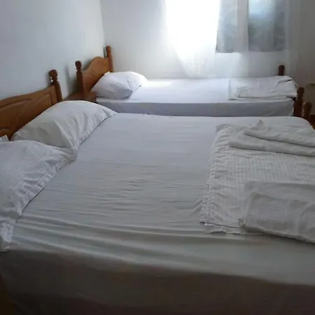 House - Bedroom For 5 People - 1st Floor Holiday home