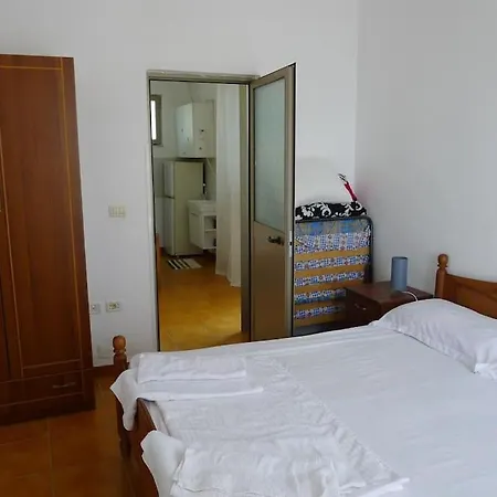 House - Bedroom For 5 People - 1st Floor Velipojë