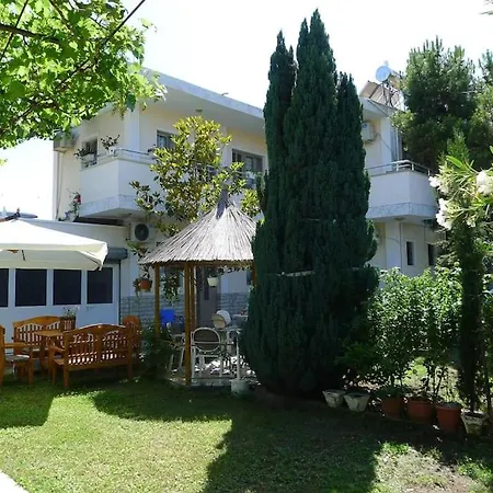 House - Bedroom For 5 People - 1st Floor Holiday home *