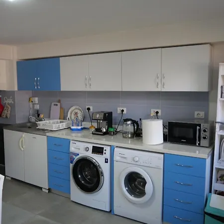 House - Bedroom For 5 People - 1st Floor - A 別荘 Velipojë