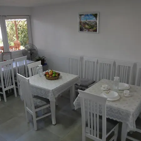 Сasa de vacaciones House - Bedroom For 5 People - 1st Floor - A Velipojë