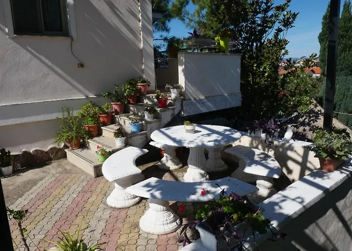 House - Bedroom For 5 People - 1st Floor - A *